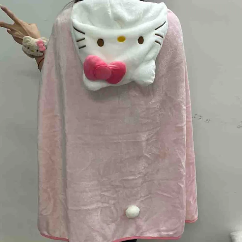 Simpatico Mantello Hello Kitty - Shawl Wrap Winter recensione e prezzo