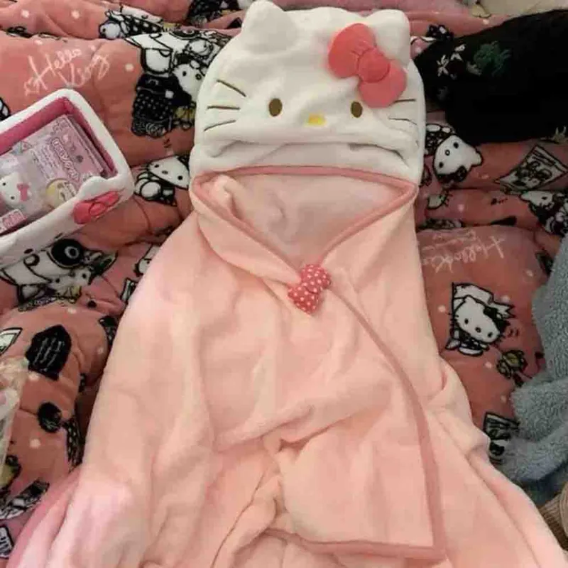 Simpatico Mantello Hello Kitty - Shawl Wrap Winter recensione e prezzo